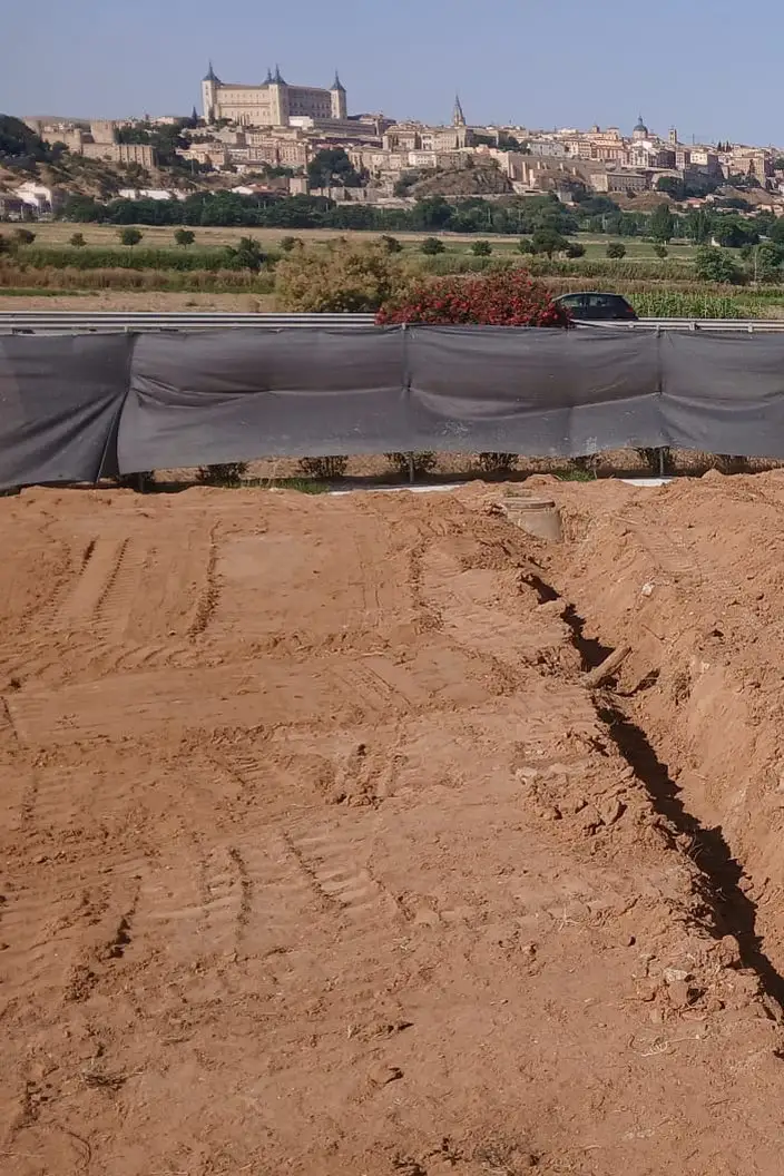 Jardín de obra nueva con vistas a Toledo, antes